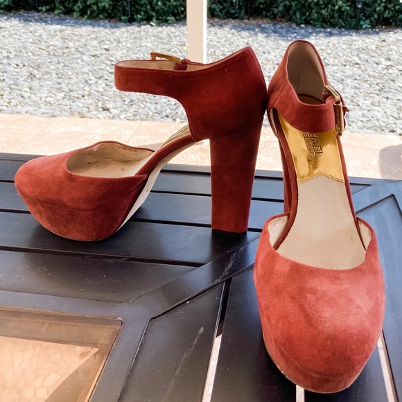 MICHAEL KORS Suede Platform Pump - Picture 2 of 3